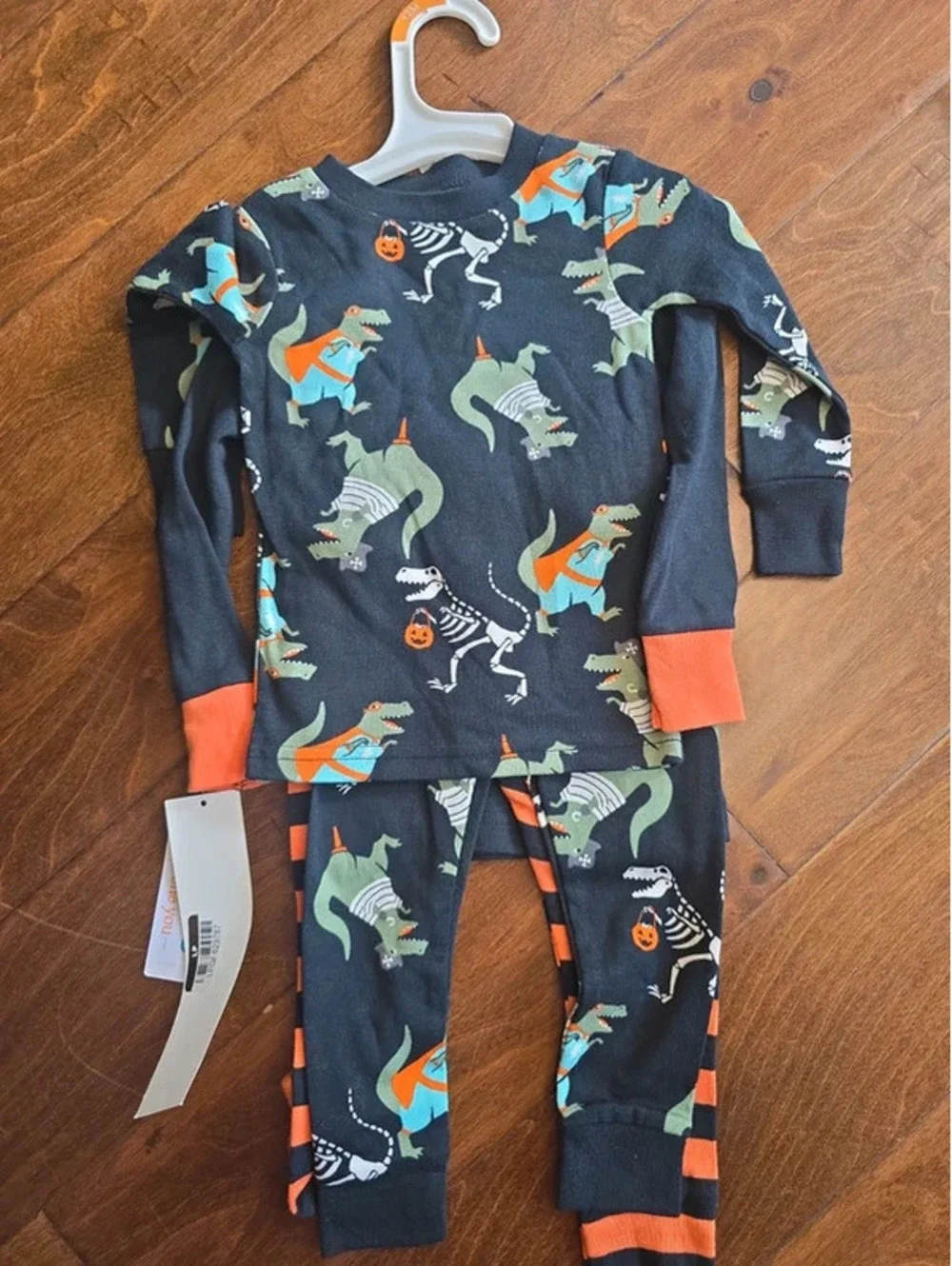 12m brand new carter's halloween pajamas item 465G8